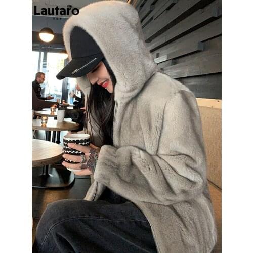 Lautaro Winter Warm Oversized Faux Fur Coat Women Long Sleeve Hood Zipper Luxury Designer Loose Casual Fluffy Jacket Fashion