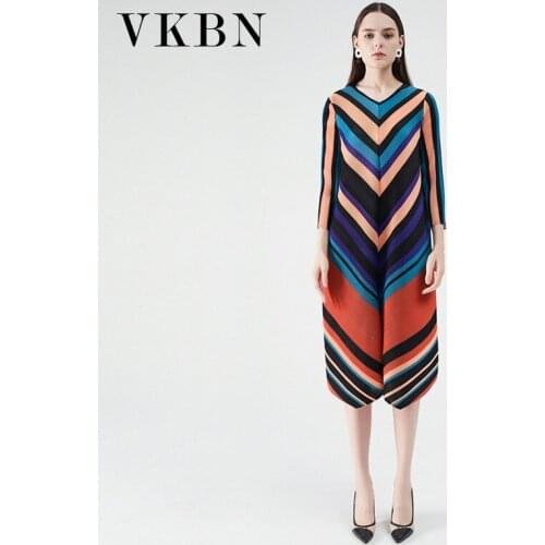 VKBN 2020 Summer Dress Women New Irregular V-neck Long Sleeve Three Quarter Pleated Fabric Printing Plus Size Women