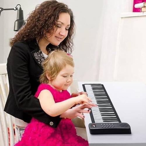 61Key Roll Up Piano with Speaker Electronic Hand Roll Piano with Silicone Piano for Children Beginners Family Fun Travel