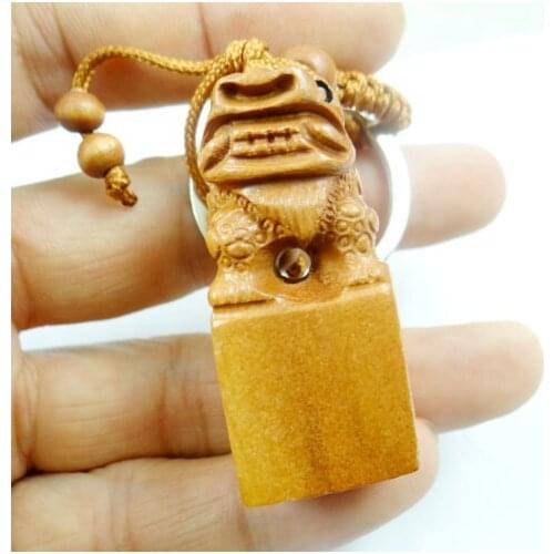 Mahogany Three-dimensional Engraving Key Chain Lifelike beast Pendant Key Ring Jewelry Gift For Car Accessories L26