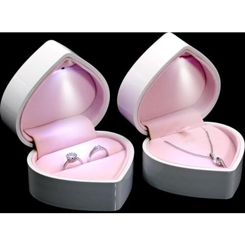 Heart Shape LED Wedding Ring Pendant Display Box Plastic Rubber Lacquer Finish Jewelry Gift Packaging with Custom Logo
