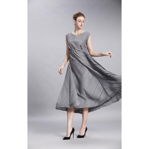HOT SELLING Miyake Print dress sleeveless round collar fold big A-line dress fashion IN STOCK