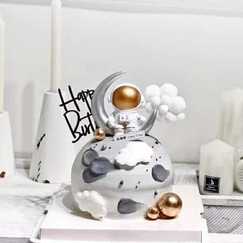 Resin Desktop Decoration Creative Birthday Gift Spaceman Sculpture Statue Model Space Astronaut Ornaments Modern Home Bookcase