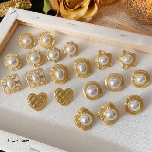 HUANZHI 2020 New Square Round Flower Shaped Love Hollow Baroque Vintage Pearl Stud Earrings For Women Girls Party Jewelry Gift