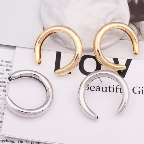 Simple Fashion Metal Geometric Big Round Earrings For Women Hollow Stud Earrings Jewelry Punk Style Party Gift Accessories