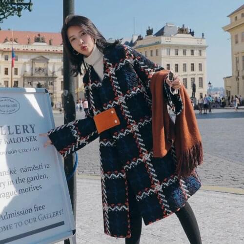 Vintage Tweed Long Woolen Coat Women Thicken Warm Winter Long Jacket Female Lattice V-neck Plaid Long Wool Overcoat Women