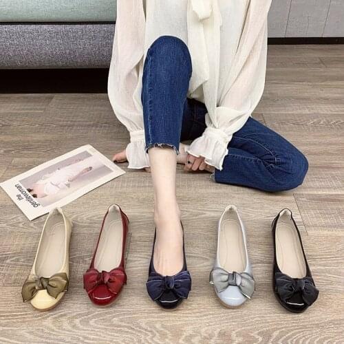2021 Ladys Spring,Summer flat shoes,Women loafers shallow,Off white,Patent leather,Glossy,Classic,Comfortable,Rubber,Bowknot