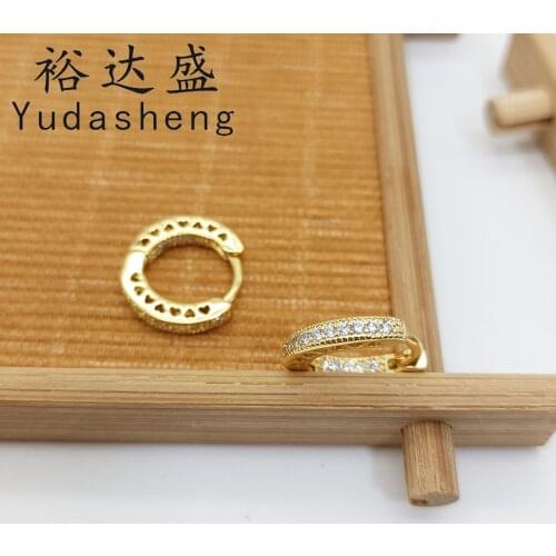 2021 autumn jewelry Pave Heart Earrings are decorated with eye-catching small beads and with transparent cubic zirconia