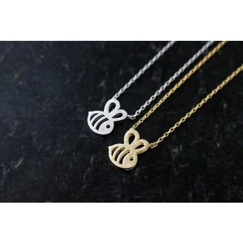 Small Honey Bee Bumble Bee Necklace Queen Bee Necklaces Cute Insect Bumblebee Beehive Necklaces Animal Insect Pendant Jewelry