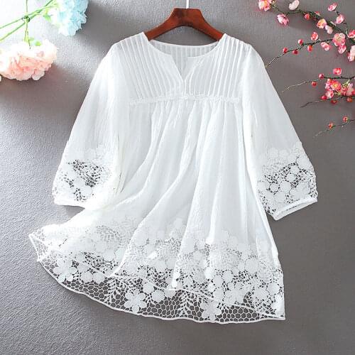 Womens Spring Autumn Designer Hollow Out Embroidery White Long Shirt Female Casual Loose Plus Size T Shirt Top TB604