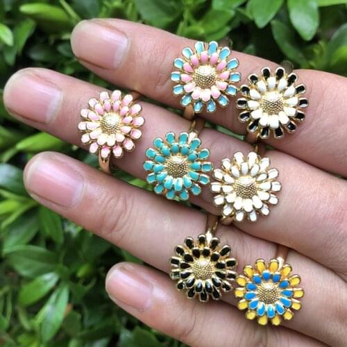 2021 New Spring Candy Color Enamel Daisy Flower Vintage Elegant Simple Opening Rings for Women Jewelry Party Gifts