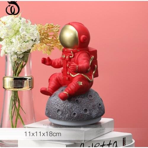 WU CHEN LONG Nordic Cute Astronaut Arts Sculpture Abstract Spaceman Statue Resin Craft Childrens Room Home Decorations R6529