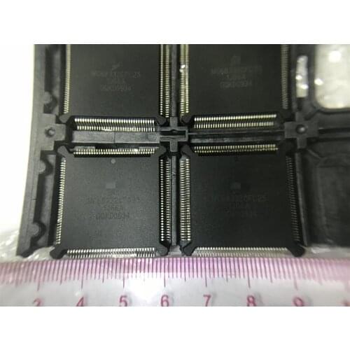 2PCS MC68332CFC25-1J66A MC68332CFC 1J66A MC68332 32-BIT, MICROCONTROLLER, PQFP132