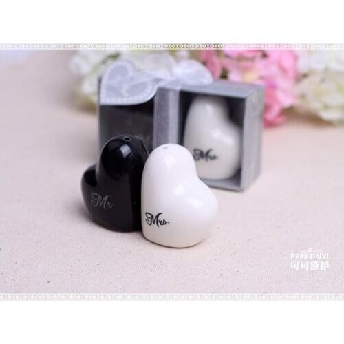 Free shipping Ceramic Wedding Favors Heart shape Mr. and Mrs. Salt and Pepper Shakers Bridal Favor Gifts