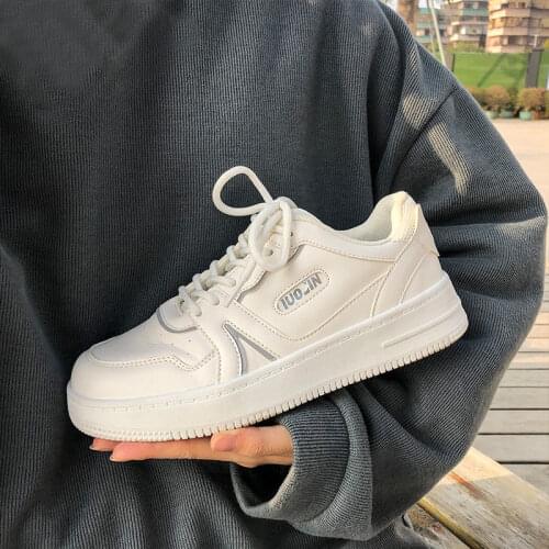 New womens sports shoes in spring and autumn 2021, casual and versatile trend, small white shoes, board shoes street shooting