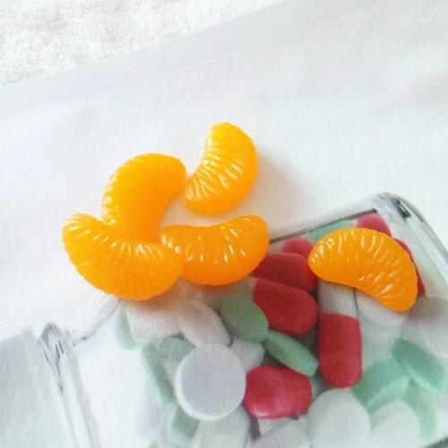 Tanduzi 100pcs Wholesale 3D Plastic Simulation Food Imitation Fruit Orange Flap DIY Dollhouse Miniature Deco Parts PVC Crafts