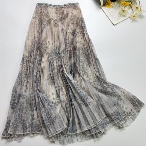 Stars New ink Scattered printed chiffon pleated skirts posed skirts long in a super morandi