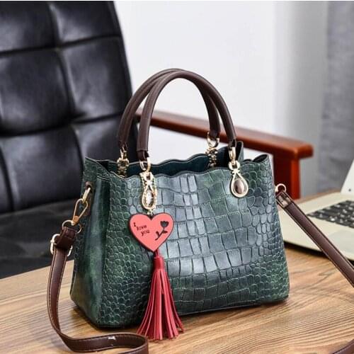 2021 New Crocodile Pattern Ladies Handbag Korean Fashion Retro Female Bag Exquisite Pendant Casual One-Shoulder Messenger Bag