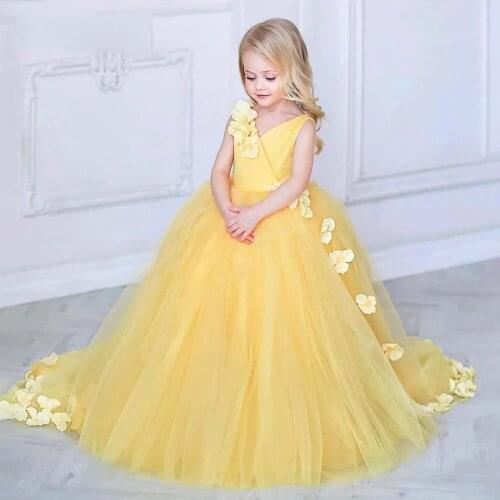 Charming Flowers Girls Dresses Tulle Pleat Yellow Appliques V-Neck Sleeveless Zipper Ball Gowns Novia Do 2021 Party Cute Kids
