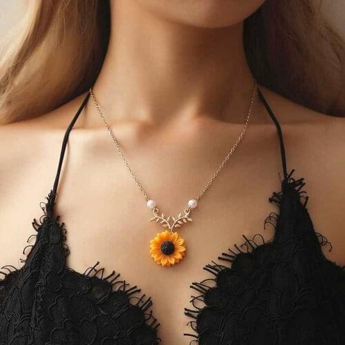 Fashion Delicate Sunflower Pendant Necklace For Women Creative Imitation Pearls Necklace Jewelry Clothes Accessories Gifts