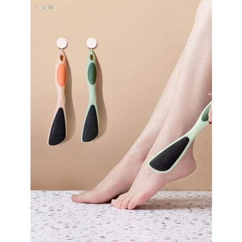 The artifact of removing dead skin and grinding feet rubbing the heel to remove the calluses The artifact of grinding feet