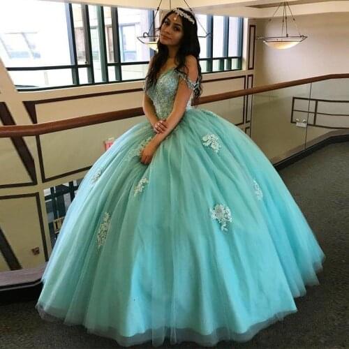 Generous Off the Shoulder Women Quinceanera Dresses for 15 years Masquerade Ball Gowns Lace Appliqued V-Neck Sweet 16 Dress 2020