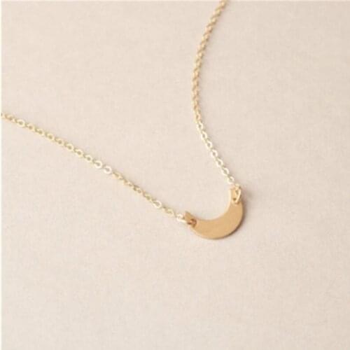 Simple Design Tiny Crescent Moon Pendant Delicate Small Crescent Moon Necklace
