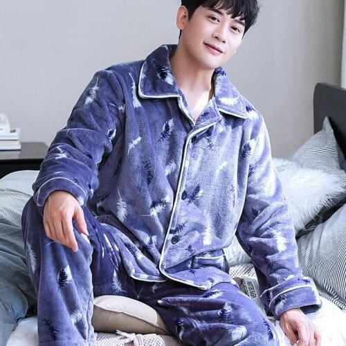 H5914 Feather Printed Pajamas Men Thickened Flannel Warm Nightwear Suit Fall Winter Male Plush Leisure Long Sleeve Home Wear