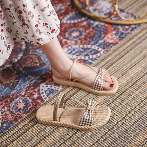 Women Summer Slippers Fashion Joker New Summer Beach Shoes Ins Tide Online Celebrity Thick-soled Slippers Breathable Anti-slip