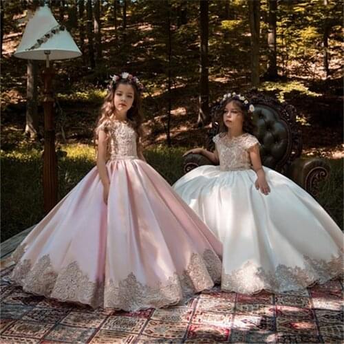 New Flower Girls Dresses High Quality Lace Appliques Beading Ball Gowns Beading Floor Length Pageant First Communion Dresses