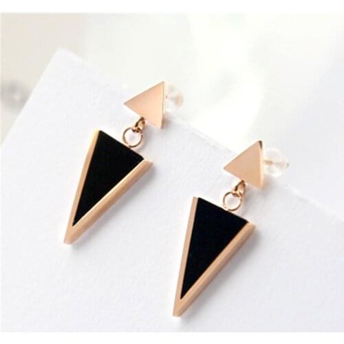 YUN RUO 2018 New Arrival Fashion Black Triangle Stud Earring Rose Gold Color Woman Gift Titanium Steel Jewelry No Fade Wholesale
