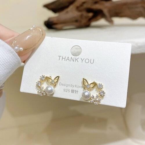 Origin Summer Temperament Butterfly Simulation Pearl Stud Earring for Women Girls Gold Color Rhinestone Hollow Earring Jewelry