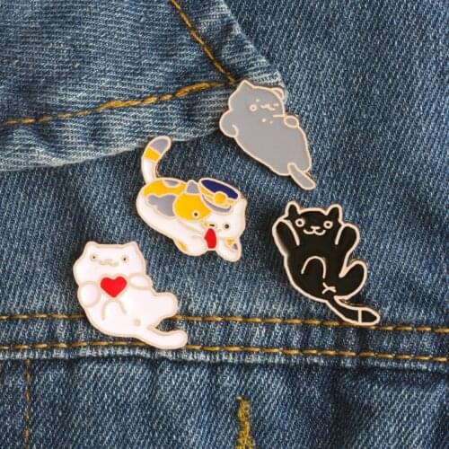 Fashion Creative 4 Style Enamel Pin Cute Mini Cat Metal Brooch Cartoon Funny Animal Brooches Denim Clothes Badge Pins Button