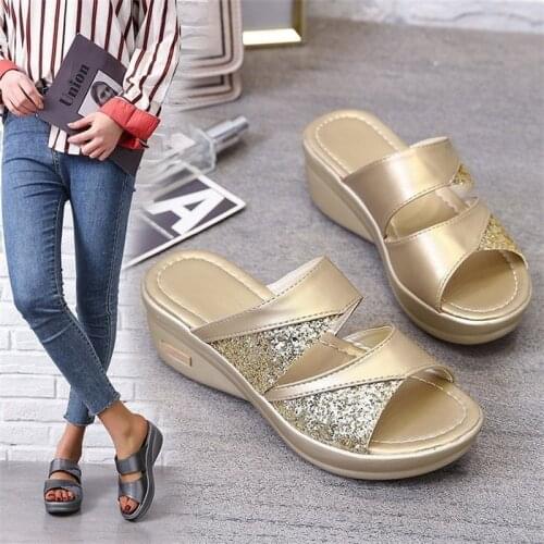 Summer New Leather Anti Slip Slippers Womens Sequin Slope Heel Soft Bottom Sandals Thick Soled Open Toe Large Size Sandalias