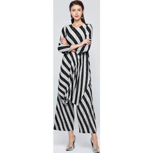 HOT SELLING Miyake fold three quarter o-neck irregular long t-shirt + Split straight pants stripe irregular set IN STOCK