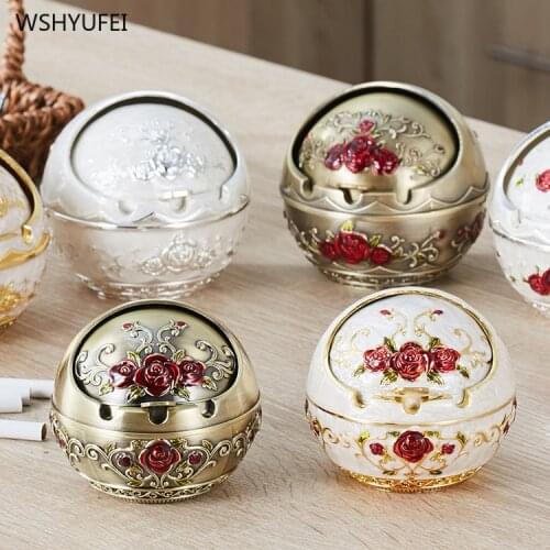 1Pcs Retro palace style creative zinc alloy spherical cover bedroom cute metal ashtray fashion personality home windproof smoke