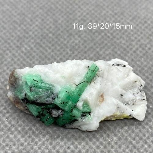 100% Natural green emerald mineral gem-grade crystal specimens stones and crystals quartz crystals