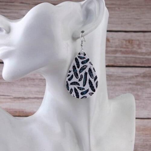 Fashion Colorful Leaf Feather Print Leather Teardrop Earrings for Women Rainbow Printed Feather Faux Leather Earrings Jewelry