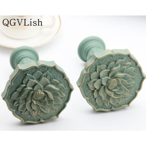 QGVLish 2Pcs Resin Embrossed Curtain Hooks Brush Hat Coat Hanger Brush Holder Curtain Accessories Wall Hook Tieback Holdback