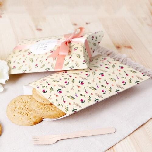 50pcs/lot Flower Pillow Candy Box Ribbon Bow Present Carton Pouch Kraft Paper box Wedding Favors Gift Boxes Wedding Party Supply