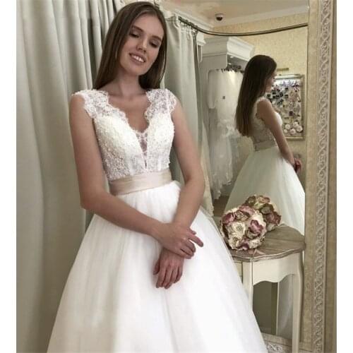 Elegant V Neck Wedding Dress Sleeveless Sweep Train Tulle Lace Appliques Wedding Dresses With Sash Custom Made