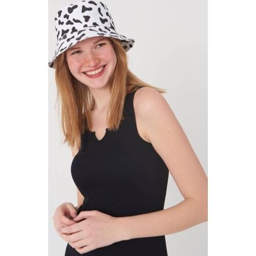 2021 Brand New Woman Bucket Hat New Fashion Black White Cow Pattern Bucket Hats Fisherman Bob Caps Summer Beach Accessories