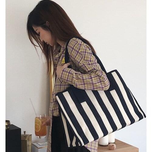 Fashion 2020 new simple one-shoulder Messenger temperament cross-body bag wild canvas portable large capacity female stripe bag