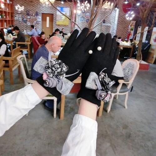 Luxury Small Fragrant Flower Bow Lace Ball Gloves Winter Korean Thickened Cashmere Rabbit Touch Screen Finger Gloves Women