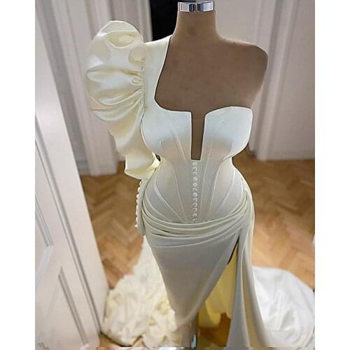 2020 Arabic Satin White Prom Dresses One Shoulder Long Sleeve Formal Evening Gowns Side Split Party Dress