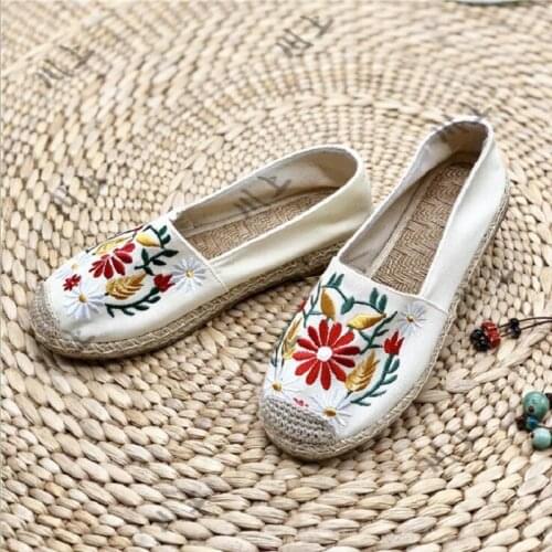 Spring Autumn New National Style Handmade Shallow Embroider Flowers Women Flats Ethnic Slip-On Ladies Casual Fabric Shoes 202103