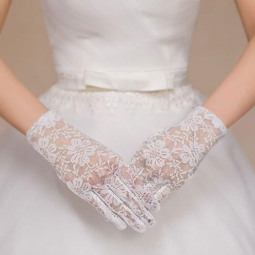 Elegant White Ivory Lace Bridal Gloves Wrist Length Wedding Gloves Short Finger Wedding Accessories