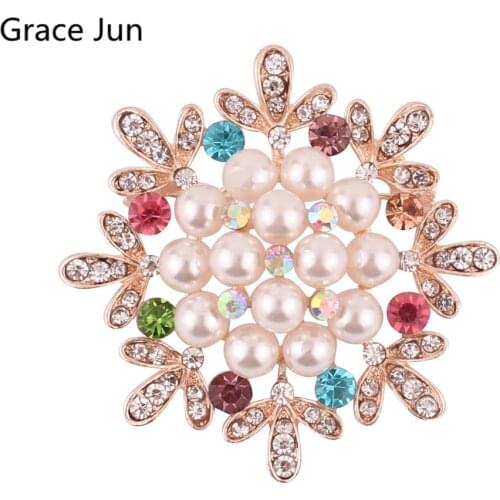 GRACE JUN New Arrival Rhinestone Pearl Flower Shape Brooches Pin for Women Luxury Costume Jewelry Accessory Wholesale