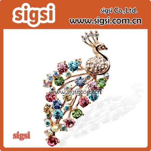 Luxury rhinestone crown Peacock Brooches Elegant multi Crystal Animal Brooches gold metal Pin Brooches for Women