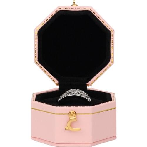 Hot Sale Mini Pink Octagonal Pu Leather Gold Frame Vintage Jewelry Display Suggestion Wedding Ring Box Men And Women Dating